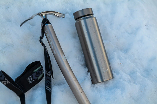 ZANE ARTS DOUBLE WALL BOTTLE 500 雪地登山保溫瓶使用情境