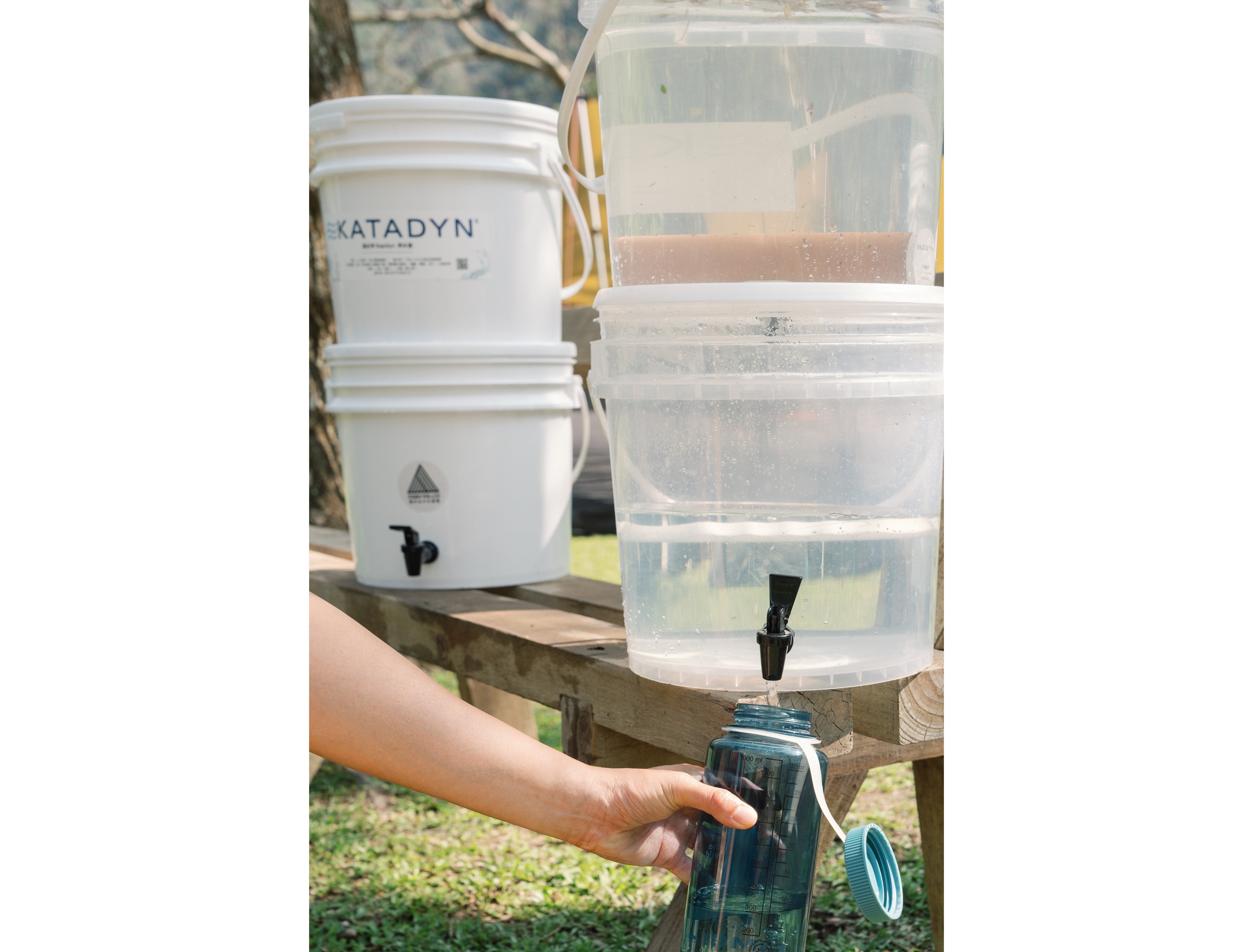 KATADYN Rapidyn 重力式濾水器安裝於儲水桶使用情境